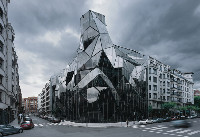 Breathing polyhedral emblem for Bilbao