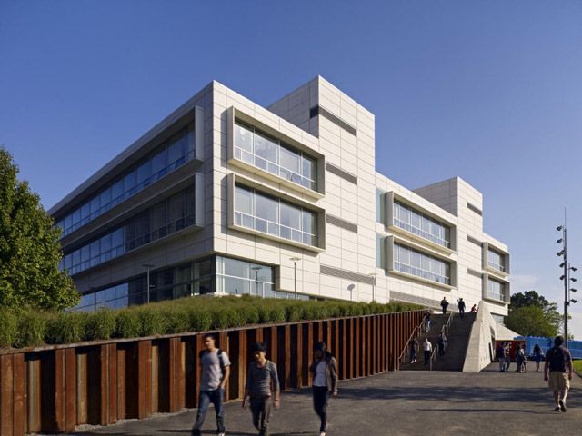 Vinoly's school for architecture completes