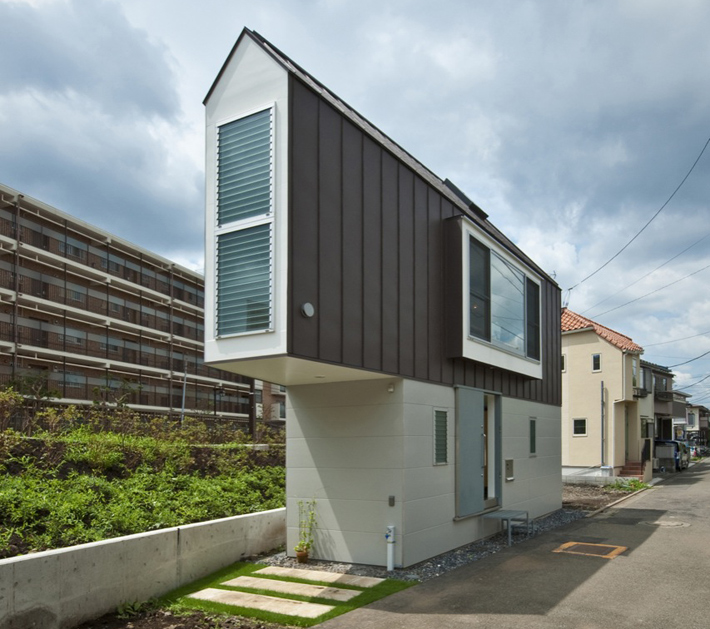 Narrow House in Horinouchi, Tokyo, Japan